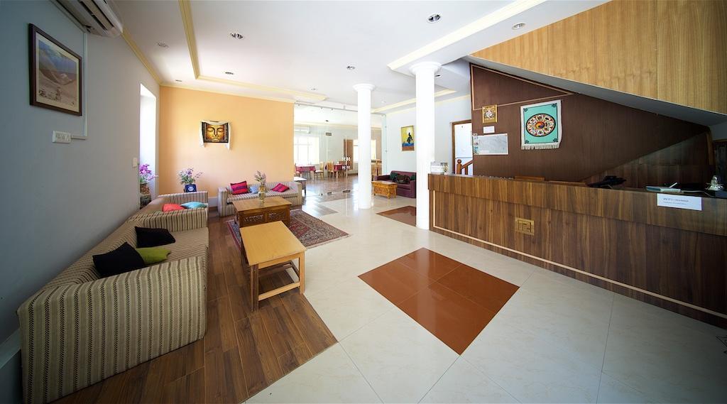 לה Hotel Reenam מראה חיצוני תמונה
